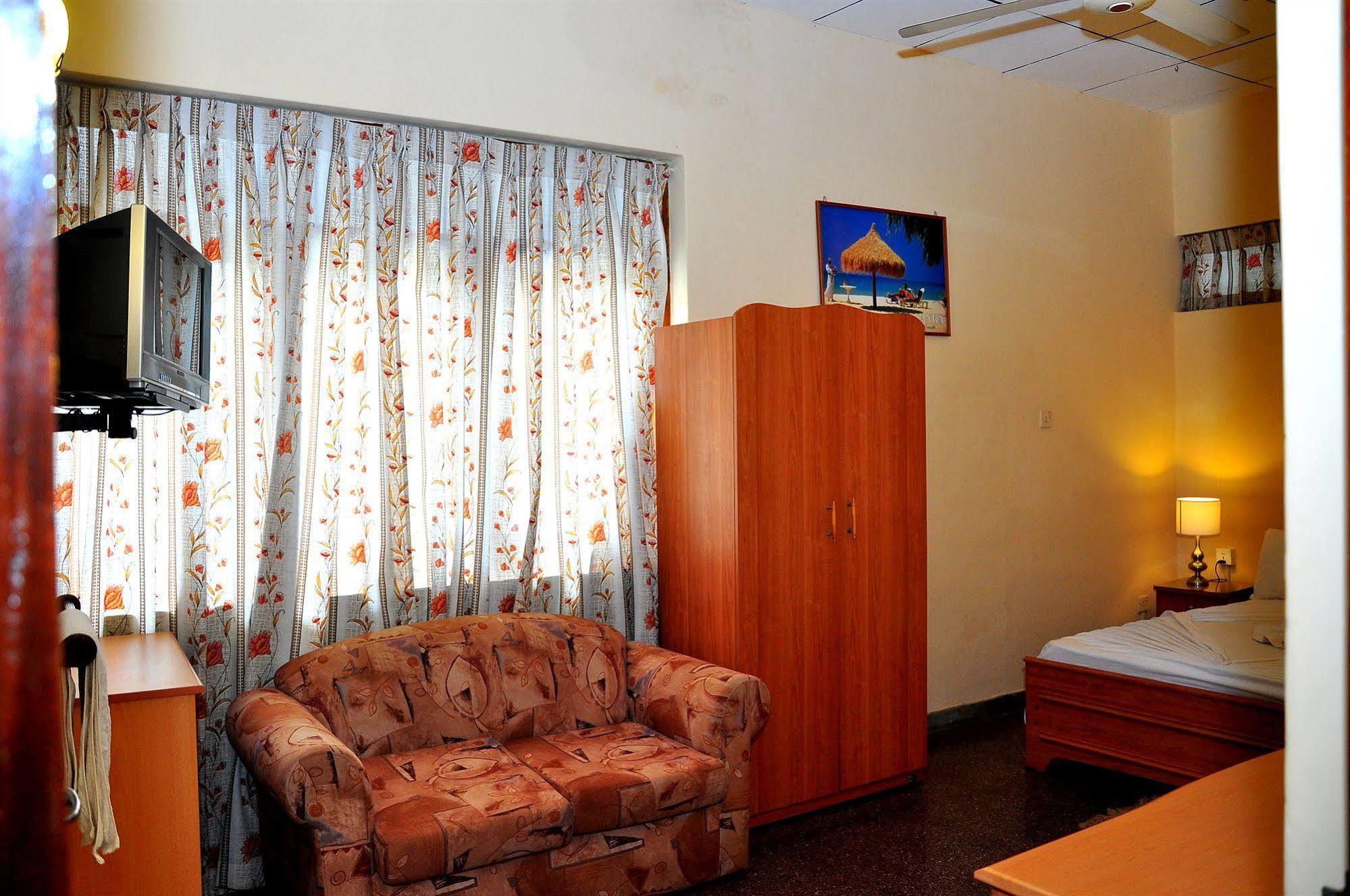 Hotel Milano Tourist Rest Anuradhápura Exteriér fotografie